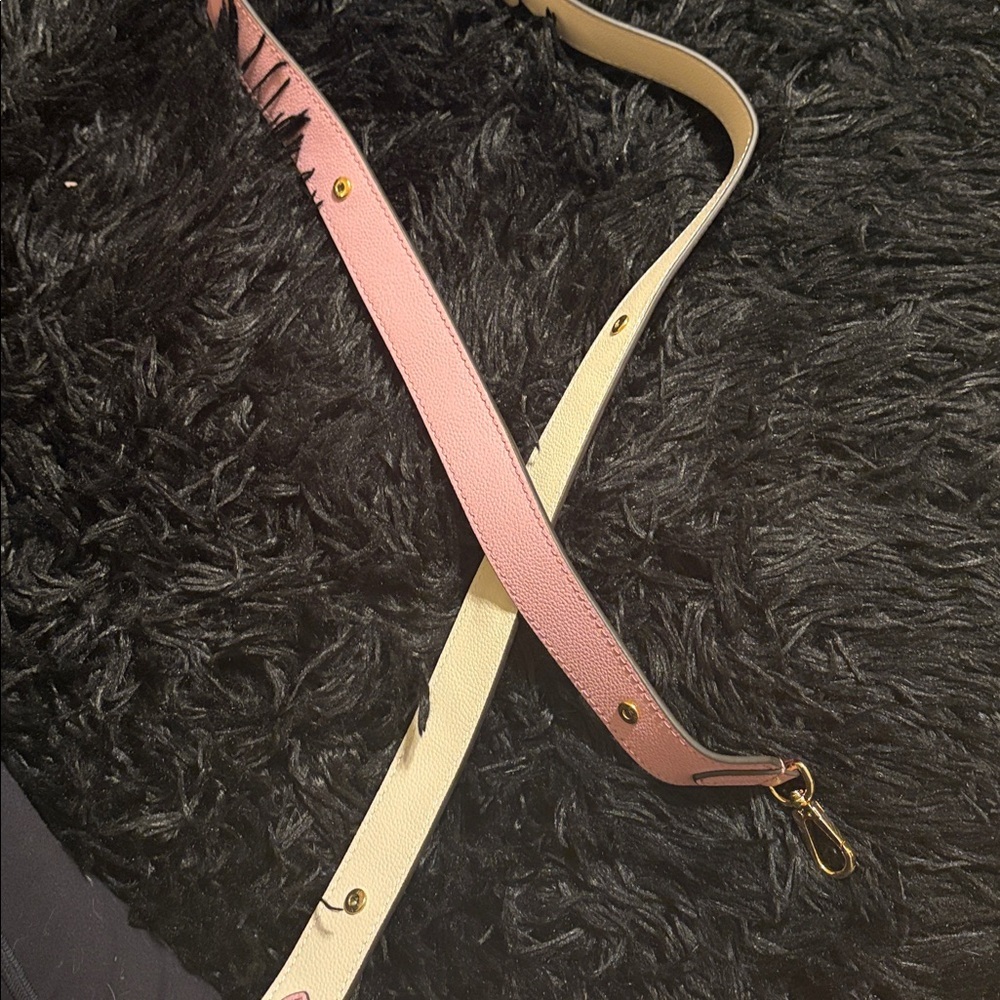 LV LockMe Shoulder Bag Strap - Picture 6 of 6